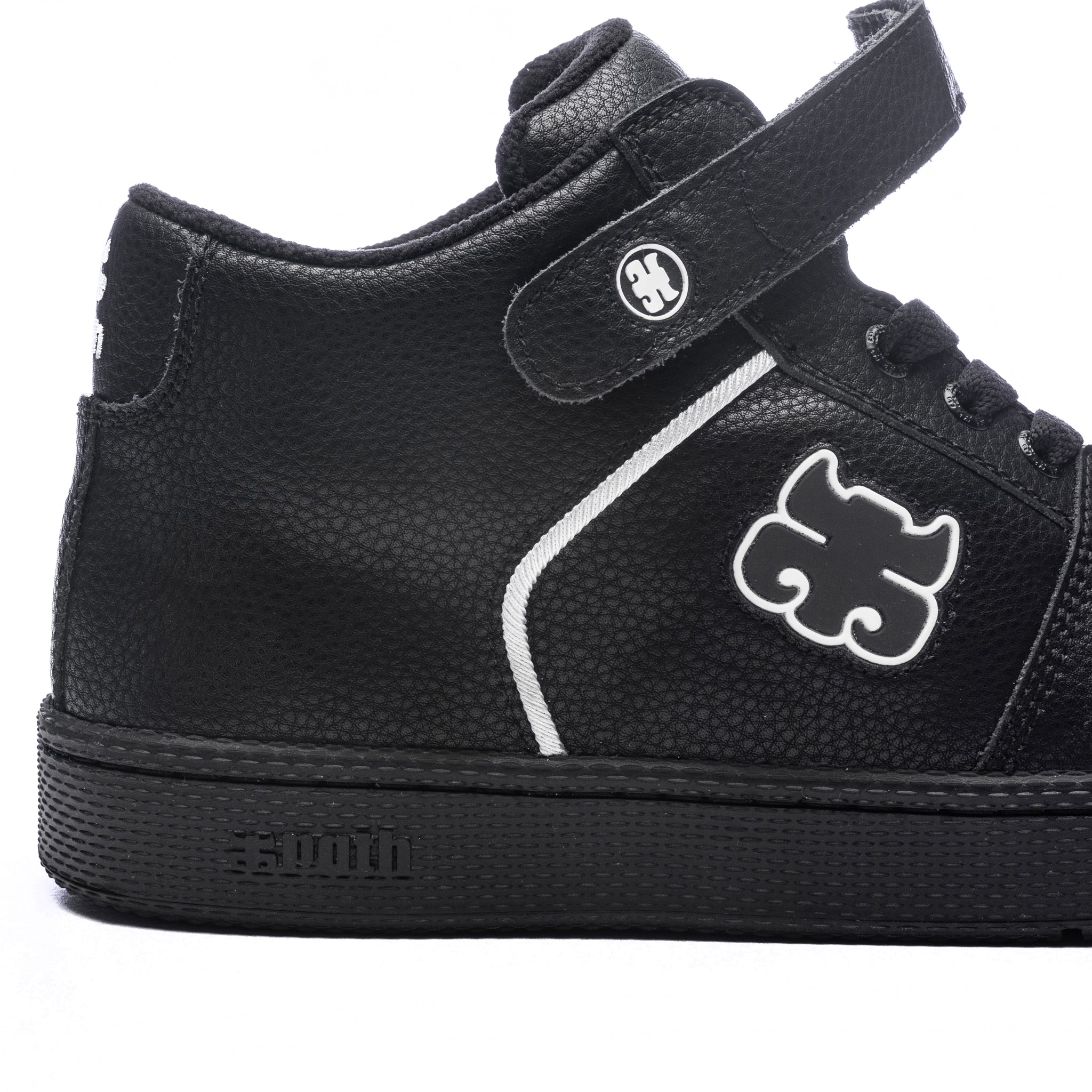 GRASSHOPPER - BLACK PEBBLE LEATHER